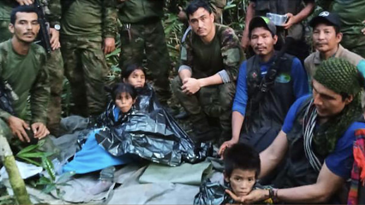 Děti přežily pád letadla a 40 dní v džungli. Teď se o ně hádají příbuzní